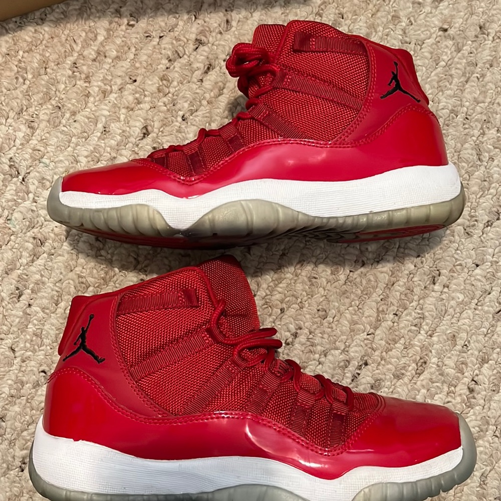 Air Jordan 11 Retro — Red